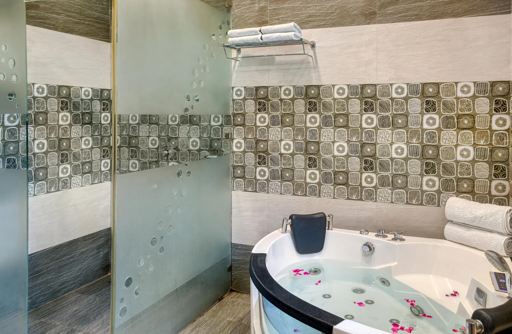 SUPERIOR ROOM WITH JACUZZI